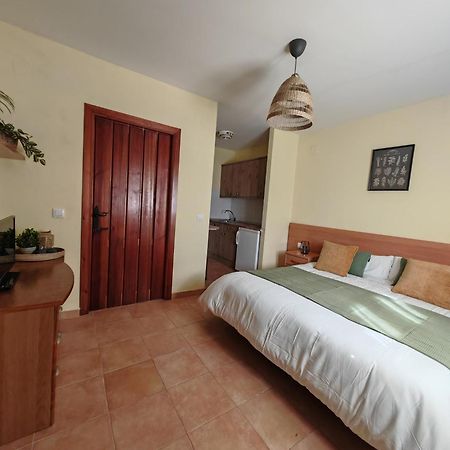 El Moral Centro De Turismo Rural Valdecanas Bagian luar foto